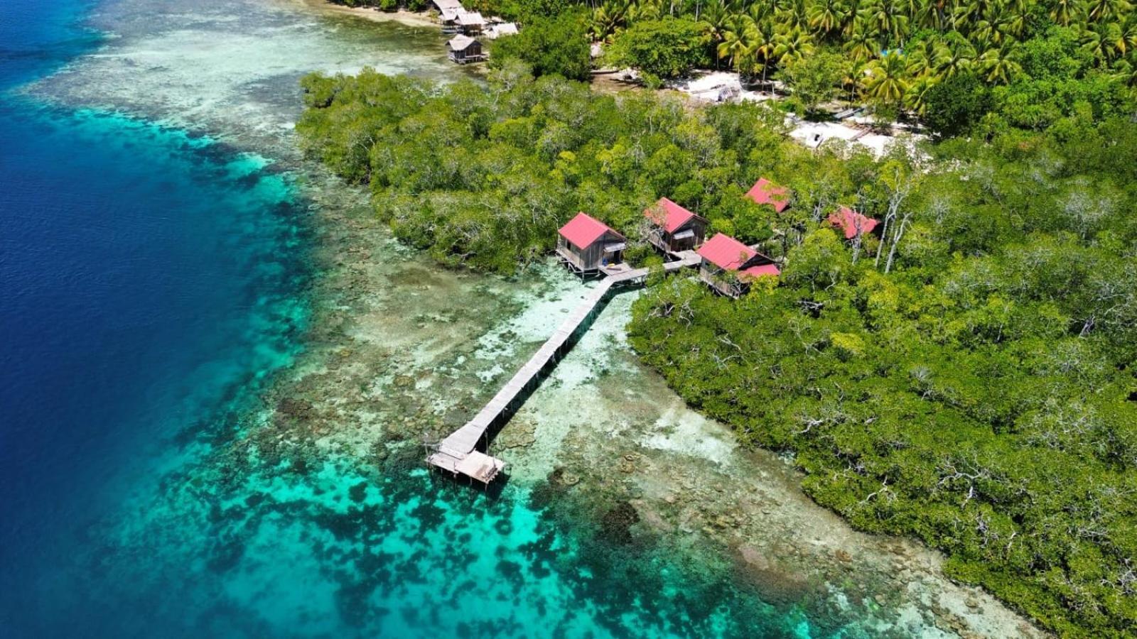Raja Ampat Blue Sea Villa Besir Exterior photo