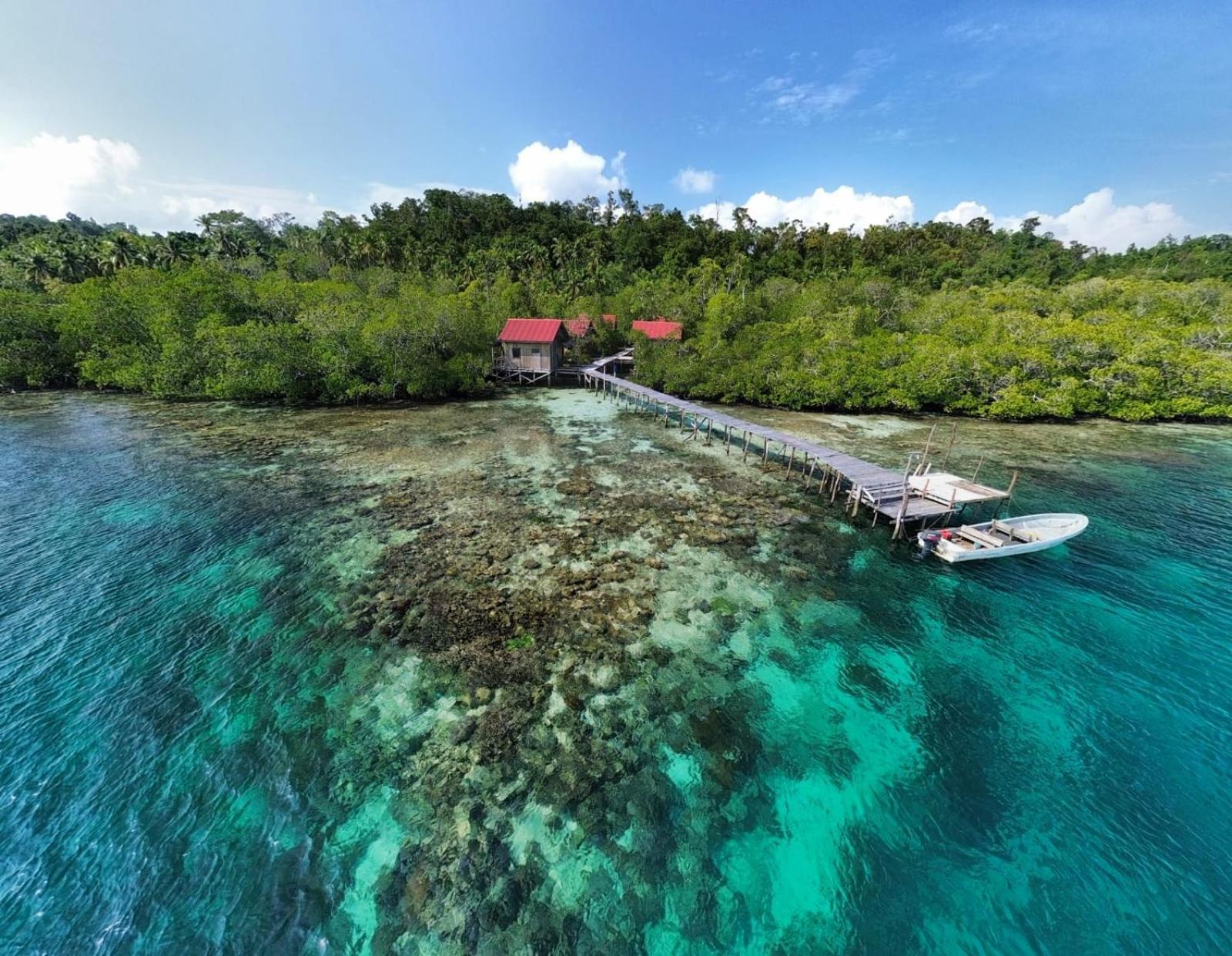 Raja Ampat Blue Sea Villa Besir Exterior photo